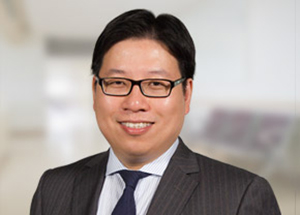 Dr Season Yeung , Ophthalmologist and Ophthalmic Surgeon